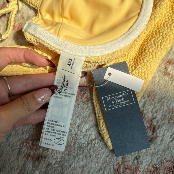 Abercrombie and Fitch yellow underwire bikini top - Picture 3 of 3